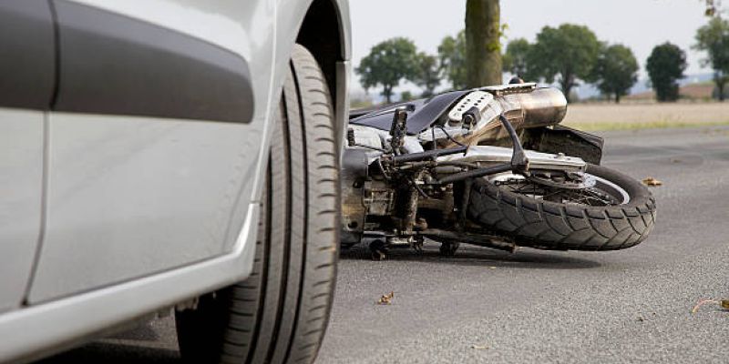 Poważne zderzenie na Ryżowej: Motocyklista w szpitalu i paraliż komunikacyjny