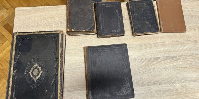 Stołeczni policjanci odzyskali wolumeny utracone ponad 30 lat temu