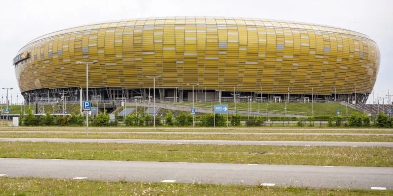 Derby Trójmiasta: Lechia – Arka. Specjalne pociągi i dodatkowa komunikacja dla kibiców w Gdańsku