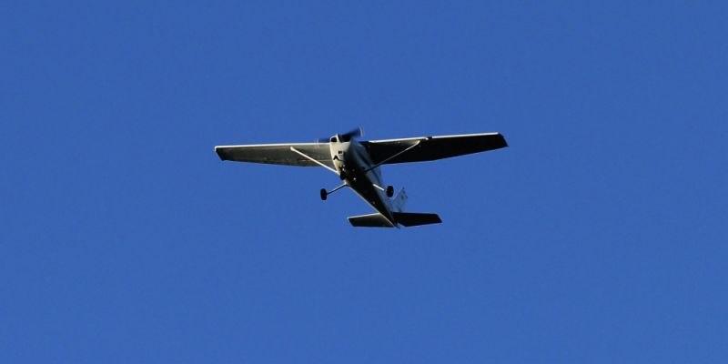 Na warszawskim Bemowie rozbił się samolot Cirrus SR22T