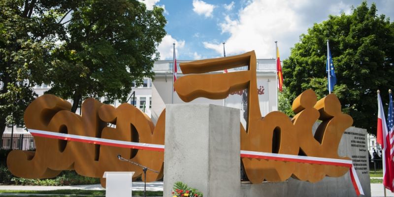 Odsłonięcie pomnika „Solidarności” w święto wolności i Warszawy