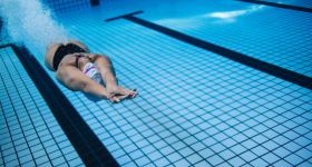 Czy warto zapisać dziecko na naukę pływania?
