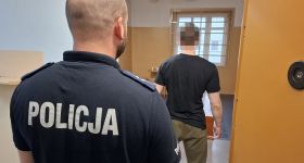 Agresywny 36-latek zatrzymany w Lęborku. Uderzył policjanta i ugryzł policjantkę