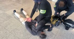 Rozbój w centrum Gdańska. Policjanci zatrzymali czterech obywateli Szwecji tuż przed odlotem