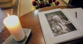 Gdańsk żegna prof. Andrzeja Januszajtisa – wybitnego historyka, naukowca i Honorowego Obywatela miasta; wyłożono księgę kondolencyjną